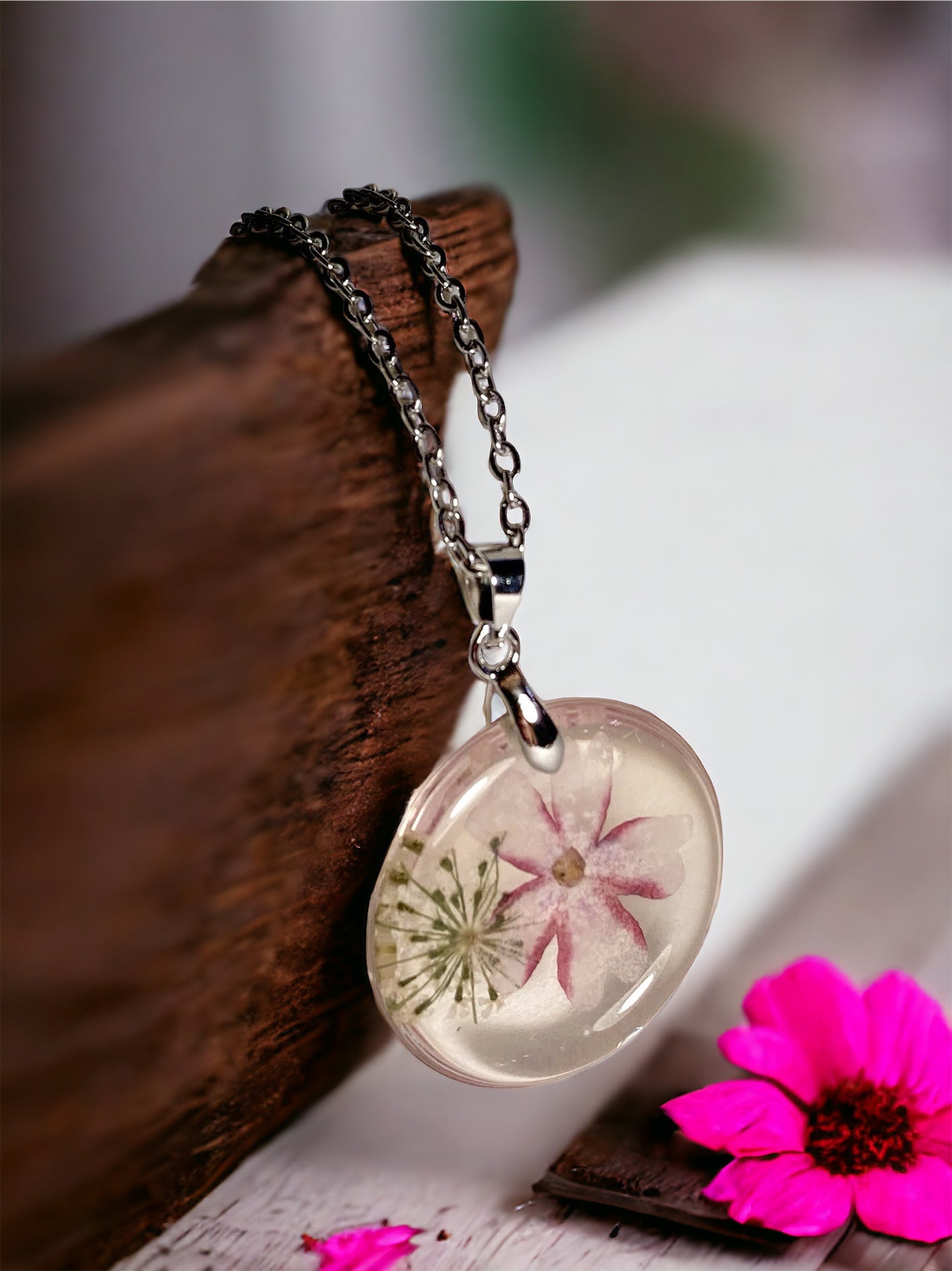 Pressed flower necklace - Pink Flower arrangements