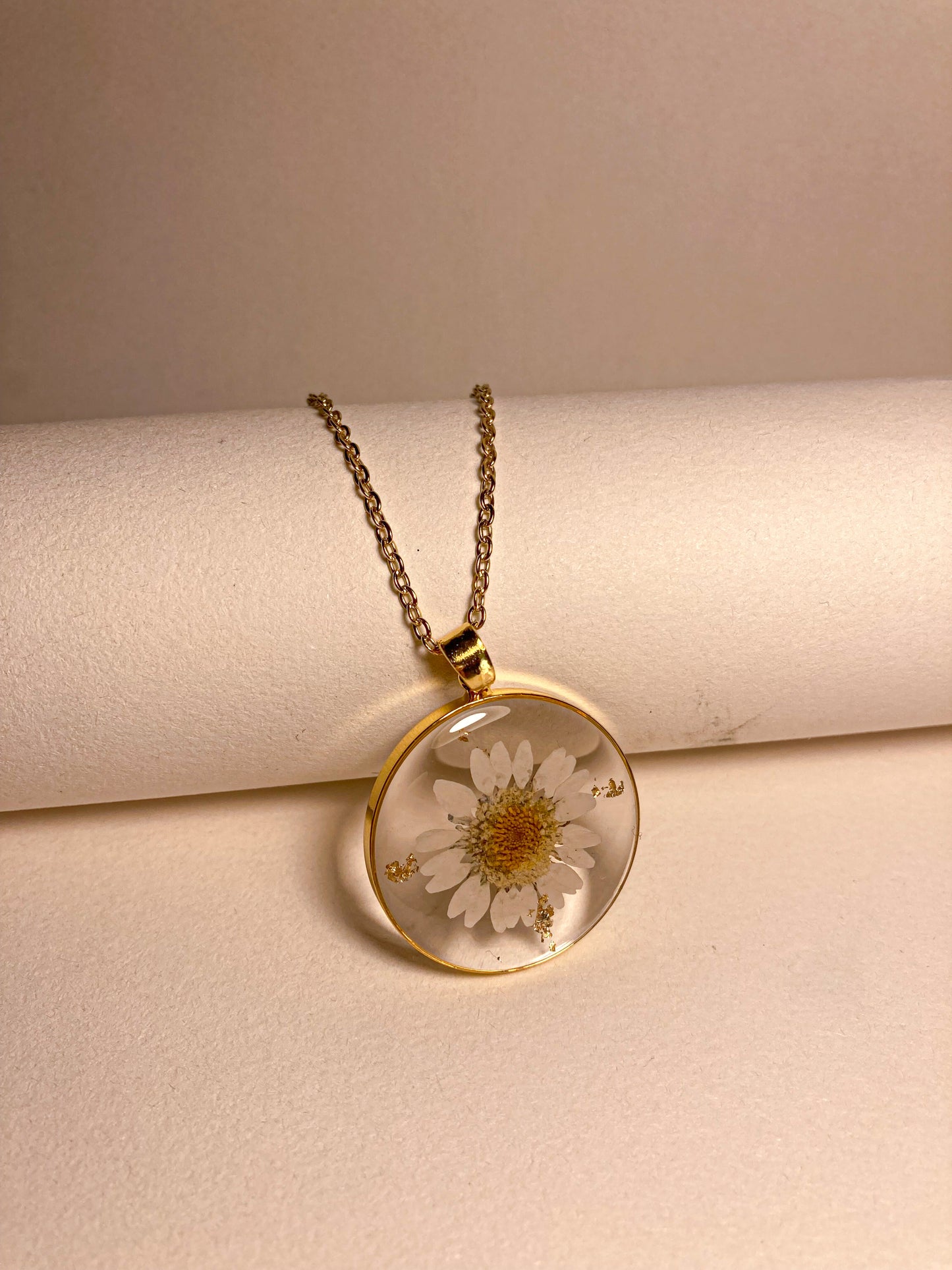 Pressed flower necklace - White Flower