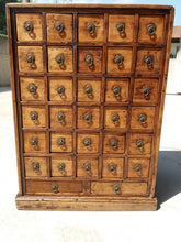 Lade das Bild in den Galerie-Viewer, Rare pharmacy drawers made in walnut - China - circa 1790 (Qianlong period) - Avalon - Plants, Gifts &amp; Antiques
