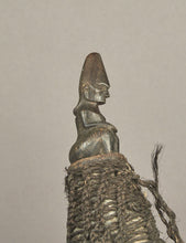 Cargar imagen en el visor de la galería, Medicine Horn, Sahan Naga Morsarang - Batak - Sumatra Indonesia - C.a. 1900 - Avalon - Plants, Gifts &amp; Antiques
